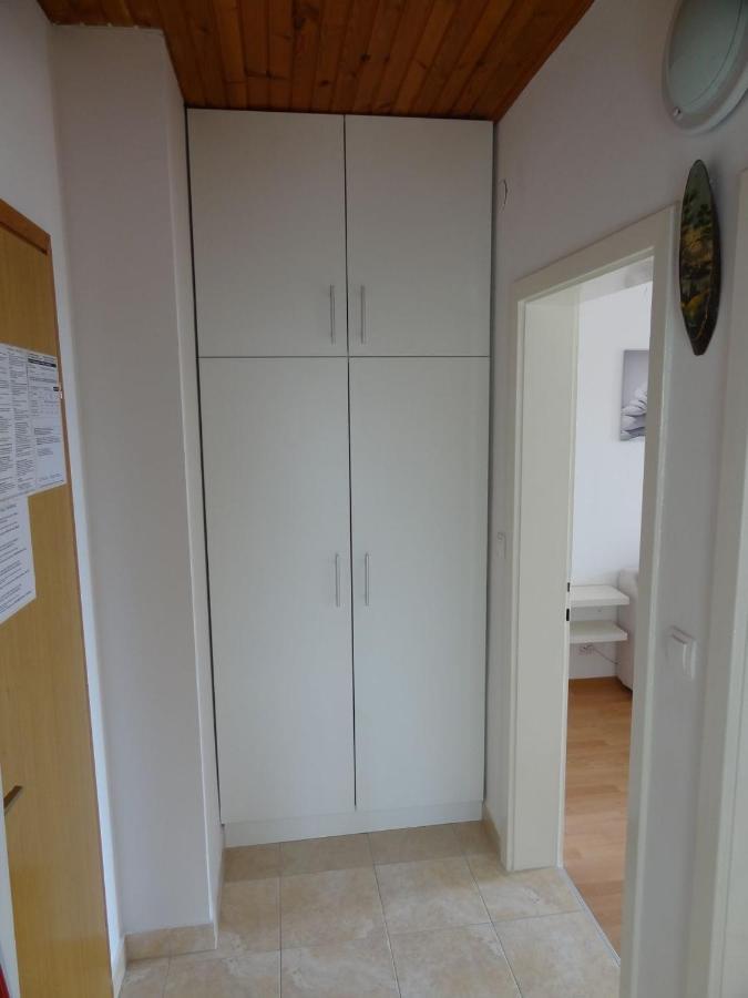 Apartments With A Parking Space Rab - 16359 Banjol エクステリア 写真